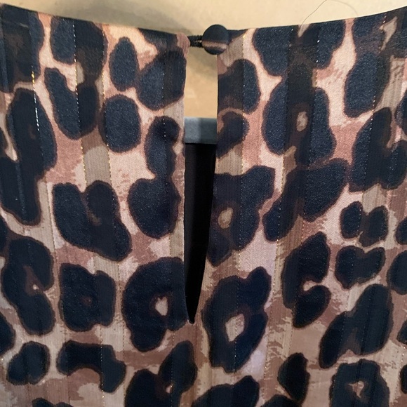 Gorgeous Melanie Lyne animal print bell sleeve dress with pockets - Picture 9 of 10